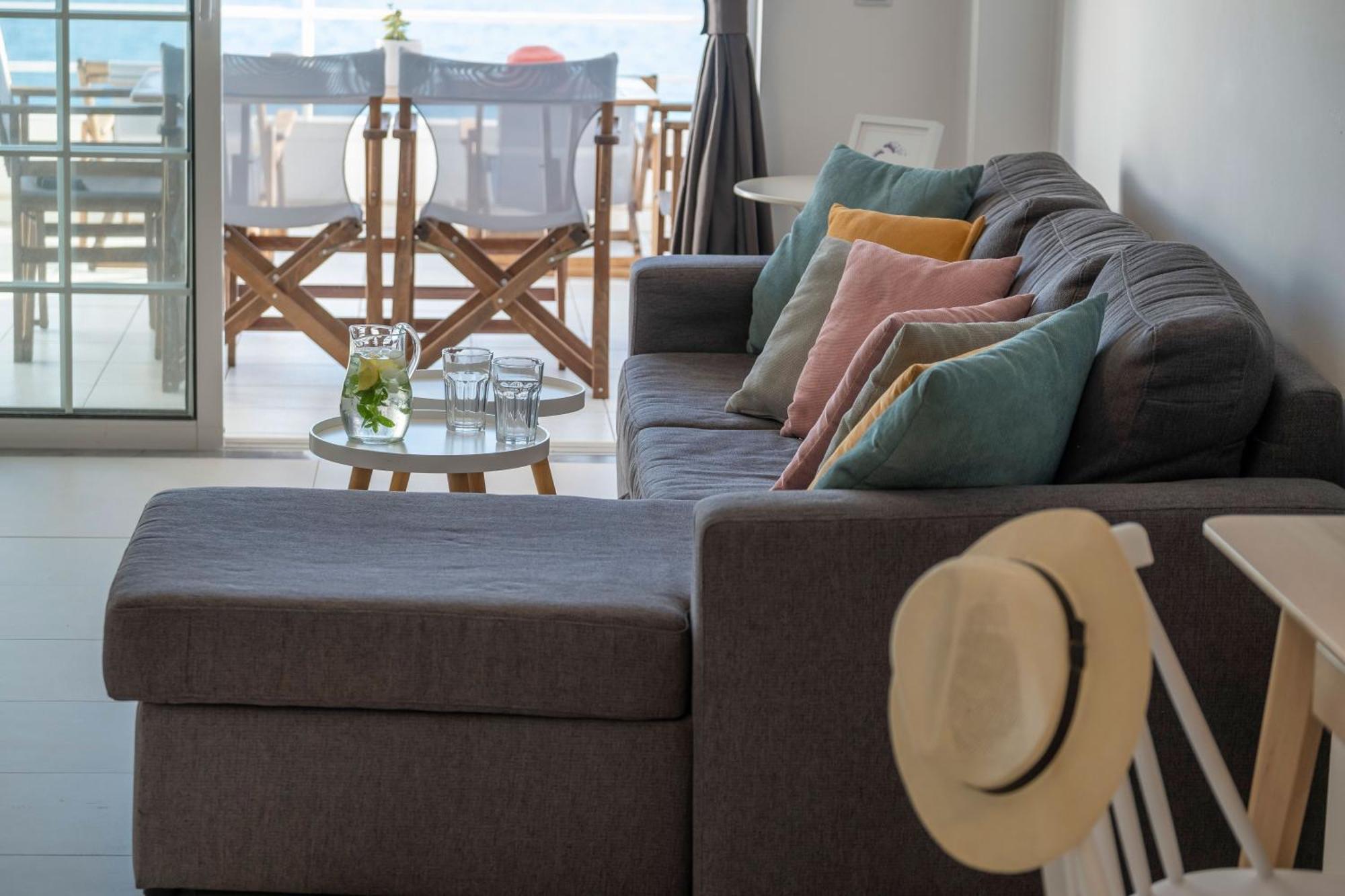 Luxurioeses Apartment Mit Einem Schlafzimmer Direkt Am Wasser, Meerblick Kiveri Ngoại thất bức ảnh