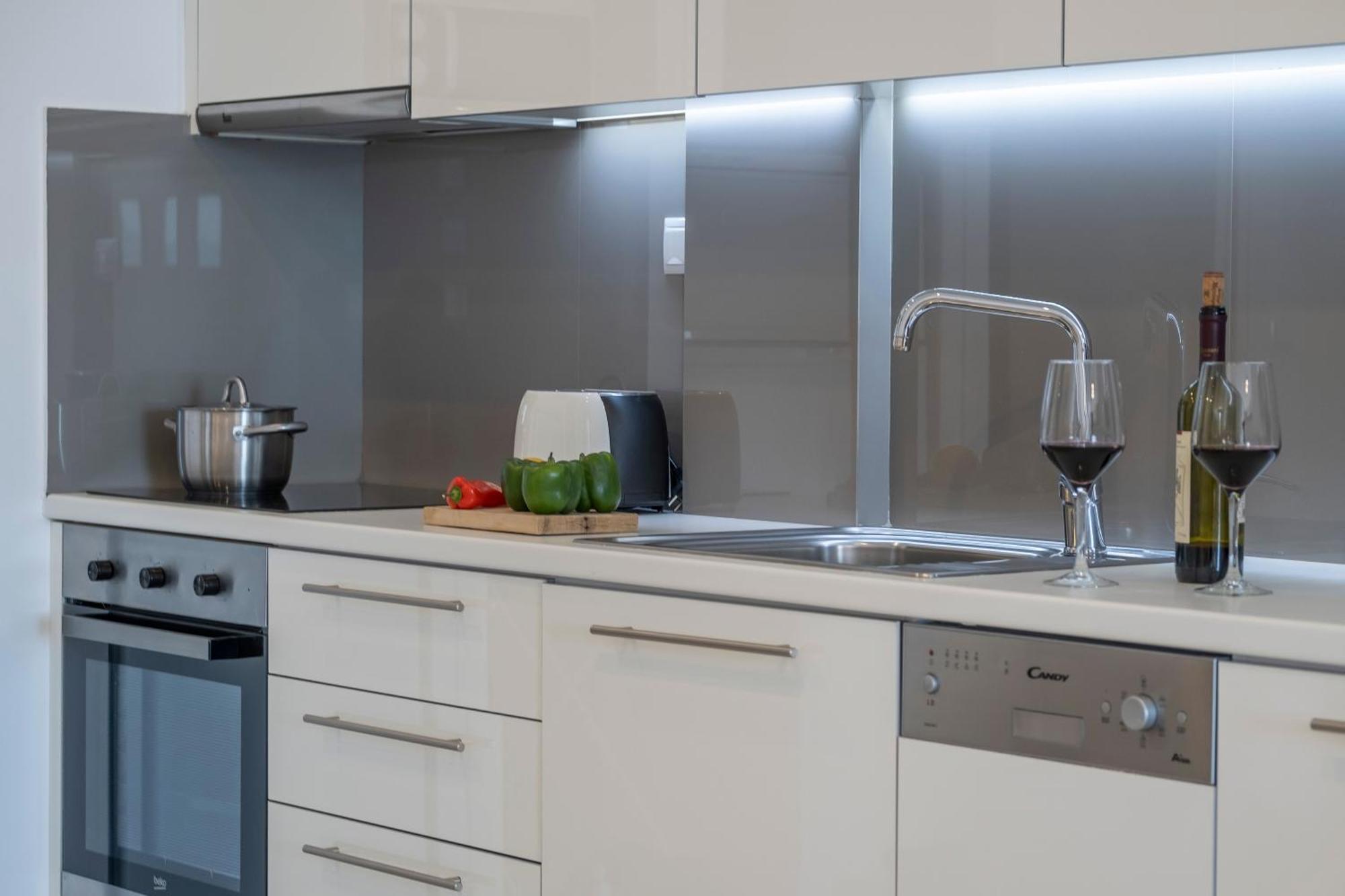 Luxurioeses Apartment Mit Einem Schlafzimmer Direkt Am Wasser, Meerblick Kiveri Ngoại thất bức ảnh